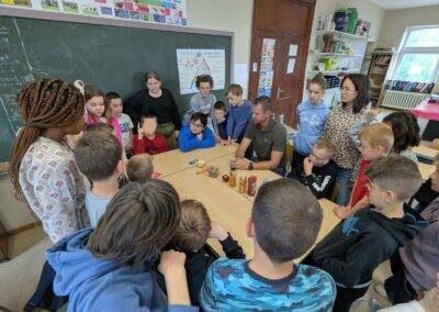 Animation à l'école Sainte Begge 3 (Andenne) : combien y a-t-il de cubes de sucre dans quelques aliments du quotidien ?